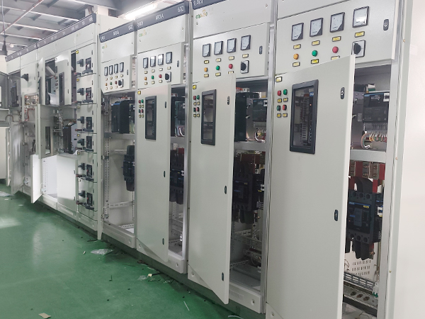 ما هو الفرق بين خزائن التحكم PLC وخزائن التتابع التقليدية